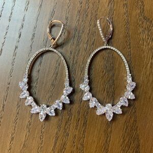 NWOT ELEGANT ROSE GOLD RHINESTONE EARRINGS